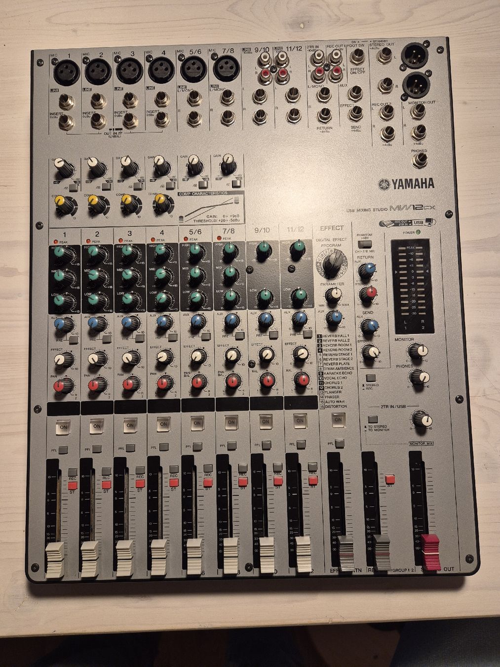 Yamaha Console di mixaggio: Mischpult Yamaha MW12cx – Usato da Stans venduto da Krullebol