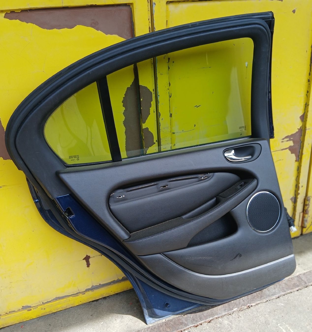 Jaguar Tutti pezzi di ricambio auto: Portière arrière gauche Jaguar X-Type – Usato da la heutte venduto da Auto-stock 1