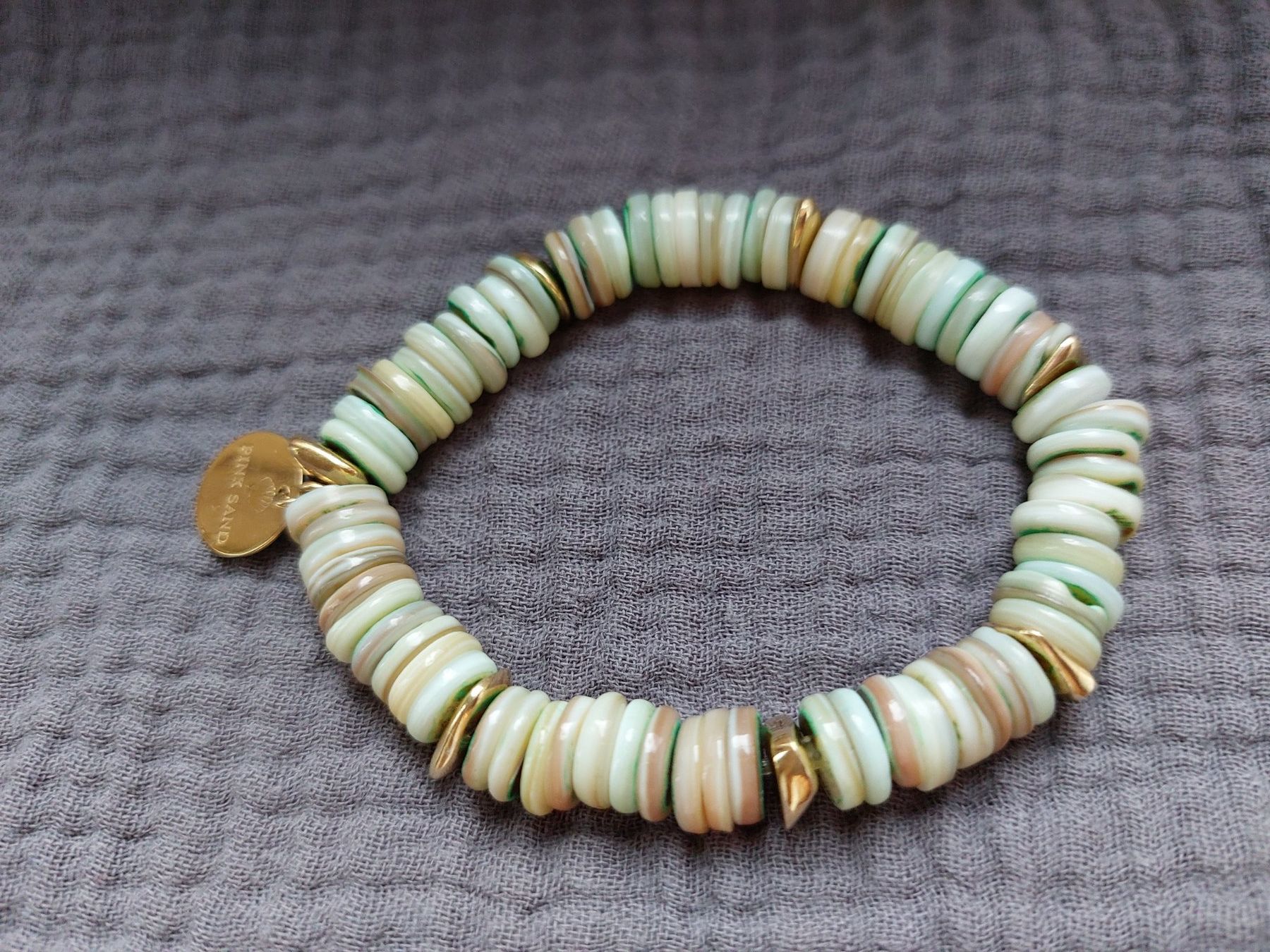Armbänder & -reifen: Armband Pink Sand: Achat-, Perlmuttstein & Muscheln – Gebraucht aus Luzern von isabelle033