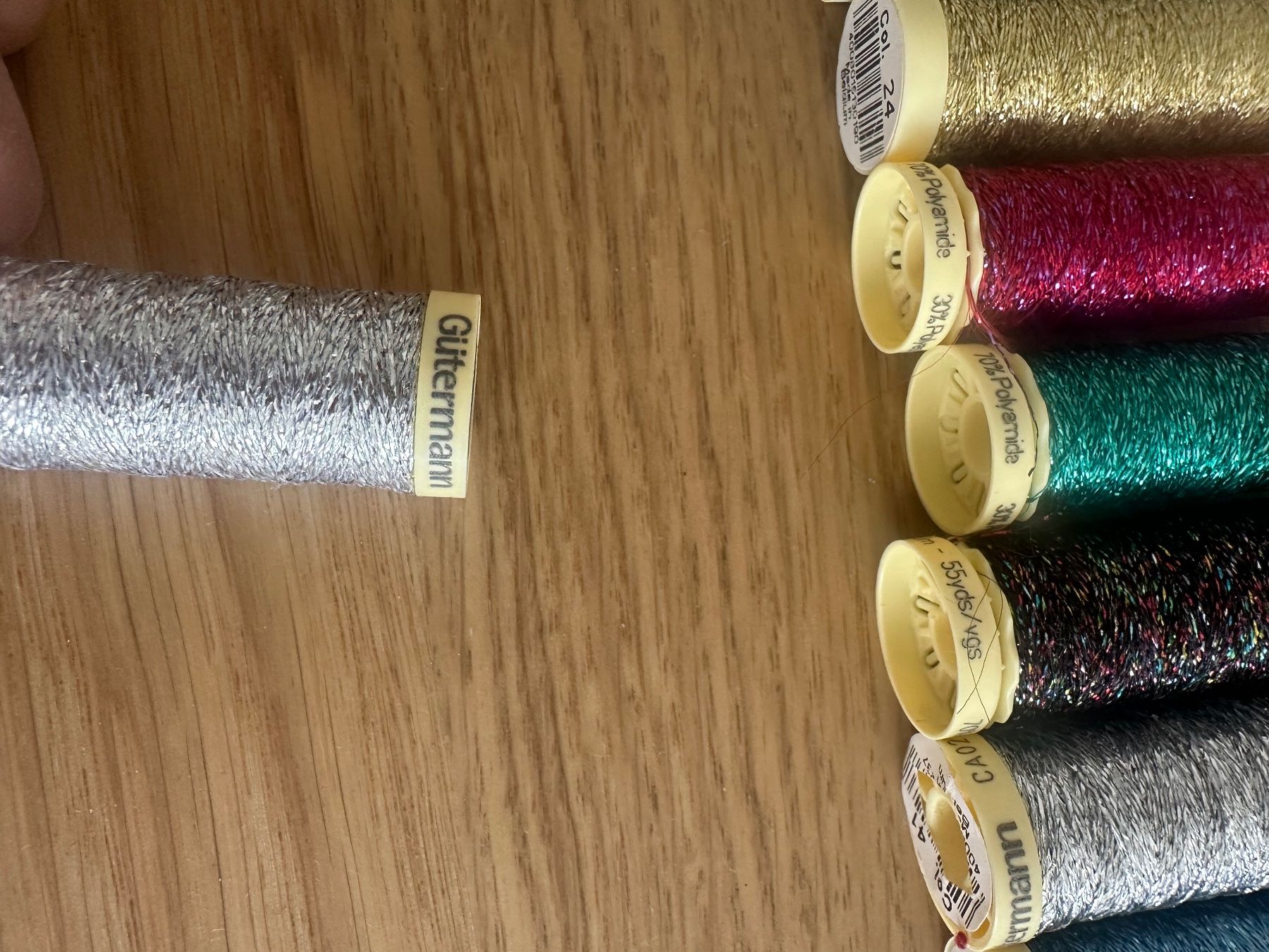 Cordicelle & Fili: Stickgarn / Glitzergarn Gütermann – Nuovo (secondo la descrizione) da Fällanden venduto da Engeli_88 3