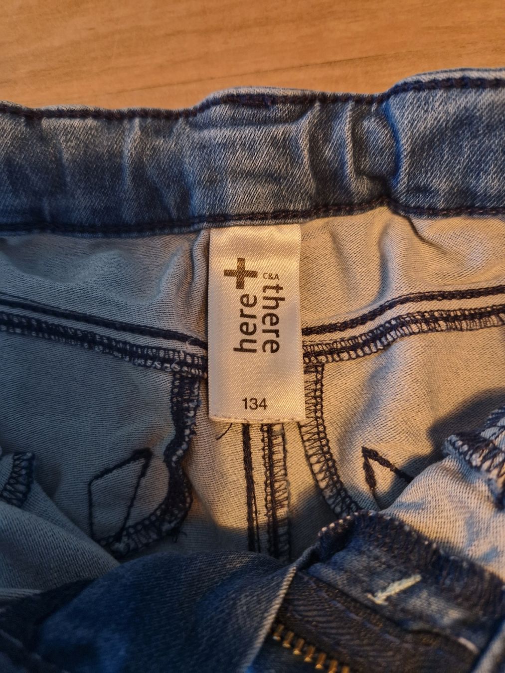 C&A Pantaloni: C&A here+there Jeans blau Grösse 134 – Usato da Unterägeri venduto da Aegericity 2