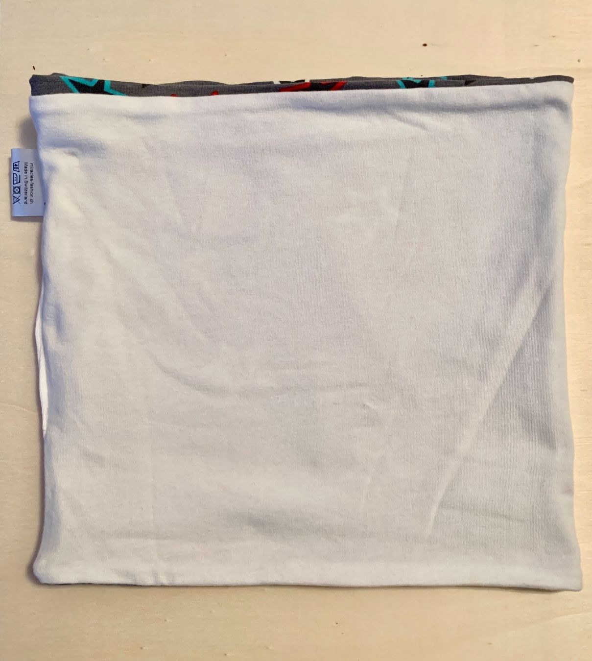 Altro abbigliamento per bambino: HANDMADE SET WENDBAR Kappe und Schal grau mit Sternen – Nuovo e nell'imballaggio originale da Emmenbrücke venduto da swissmade-miracles 3
