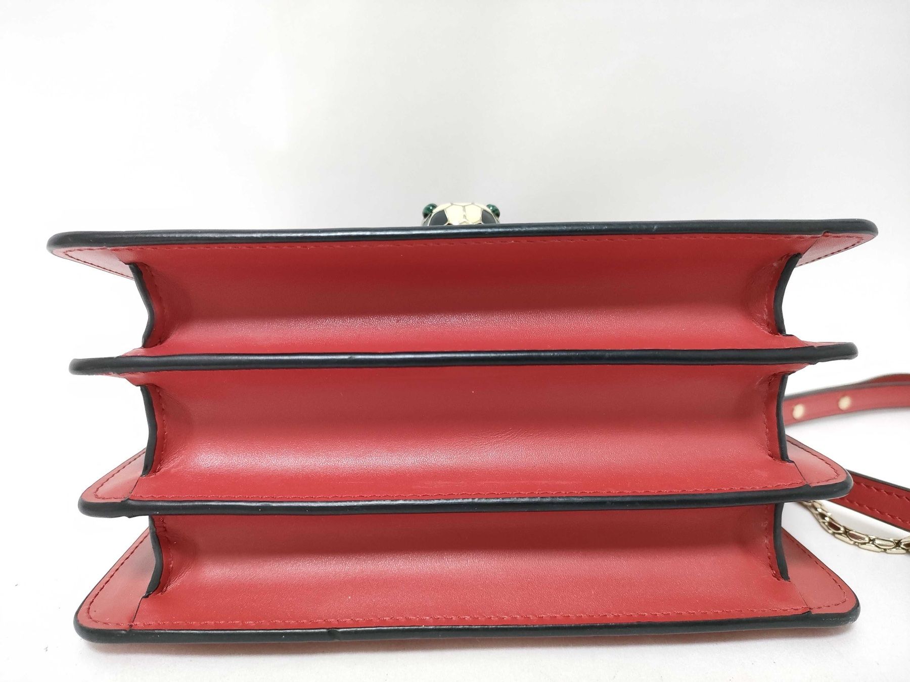 Bulgari Borse da donna: Wunderschöne Bulgari Serpenti Forever Top-Handle Bag in Rot – Usato da St. Gallen venduto da Love_Luxury 5