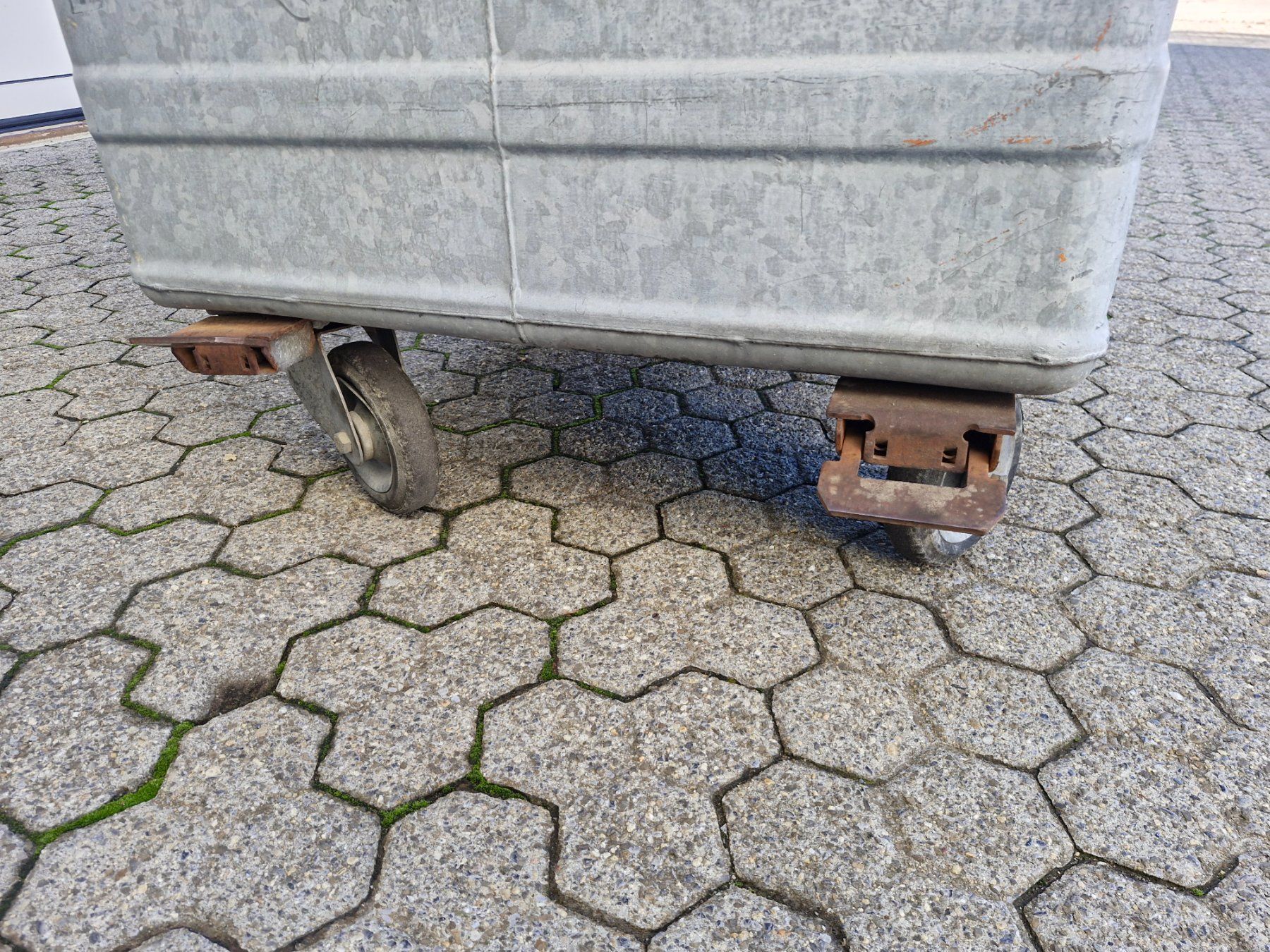 Sonstiges für Büro & Gewerbe: Rollcontainer zu verkaufen – Defekt aus Bleienbach von rol_zfz6 2