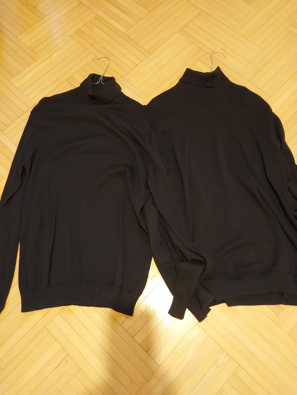 Esprit Lotti di vestiti: 2×Esprit Rollkragenpullover Dunkelblau Gr. L 100% Baumwolle – Usato da Romanshorn venduto da SwissEnn