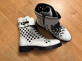 Neue Leder-Stiefeletten mit Stanzungen Gr. 37