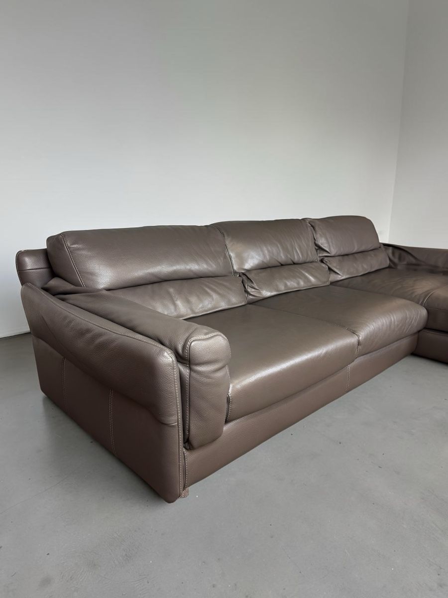Divani: Ecksofa echtes Nubukleder, ein antiker Metallschirm – Usato da Bachenbülach venduto da Sofalab.swiss 7