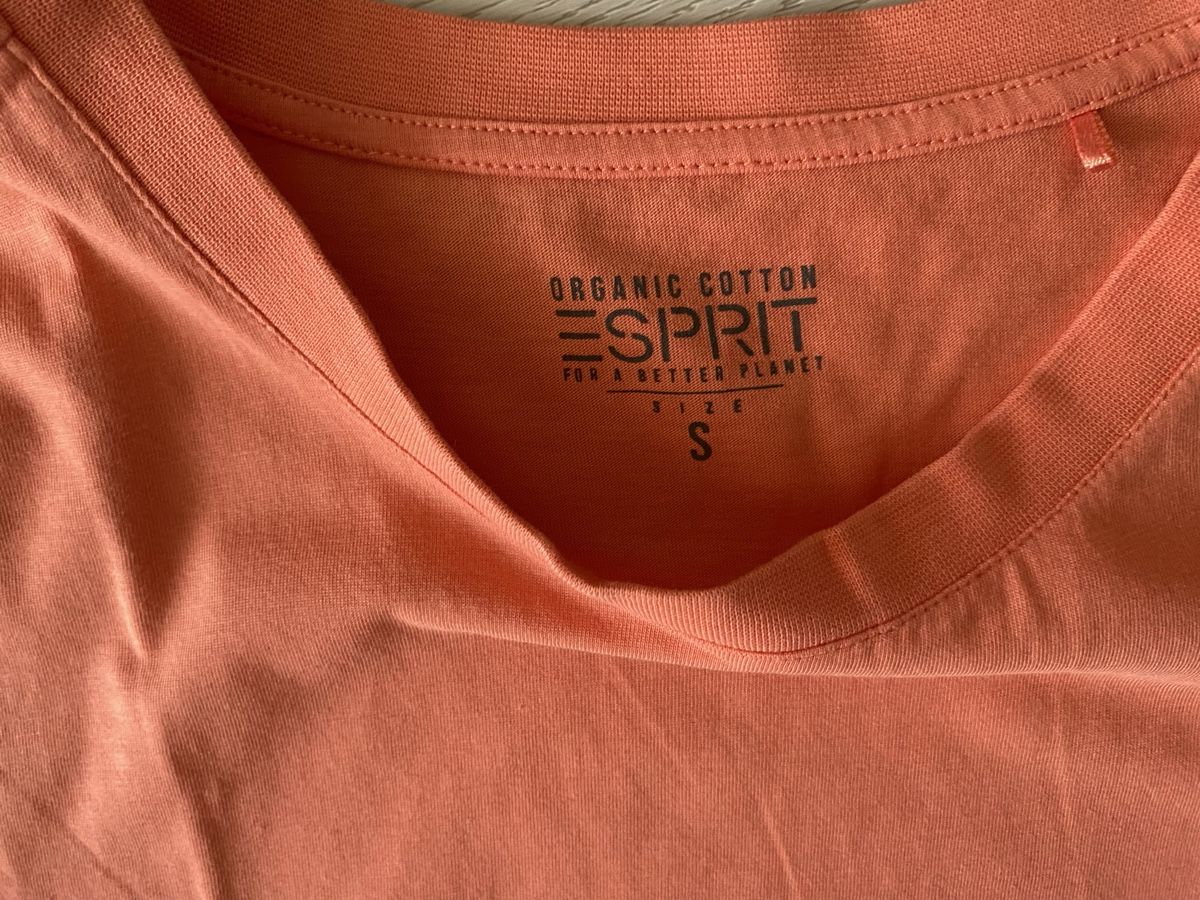 Esprit Lotti di vestiti: Esprit Damen Shirts im 3er-Pack, Grösse S – Usato da Strengelbach venduto da Bycy 8