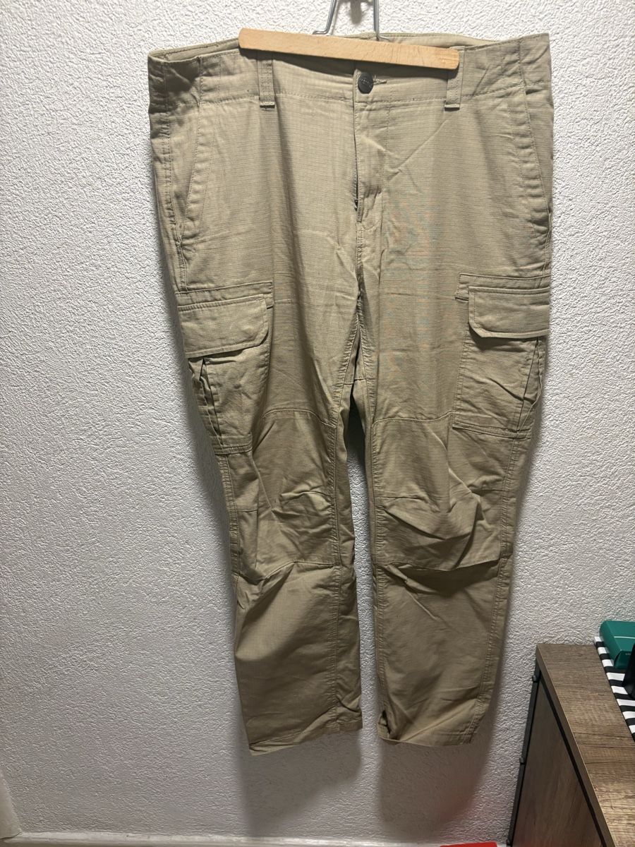 Dickies Pantaloni: Cargo Dickies beige taille 34 – Usato da Le Locle venduto da axel.tro 2