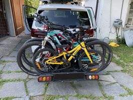 Fahrradträger Peruzzo für Anhängerkupplung und vier Velos