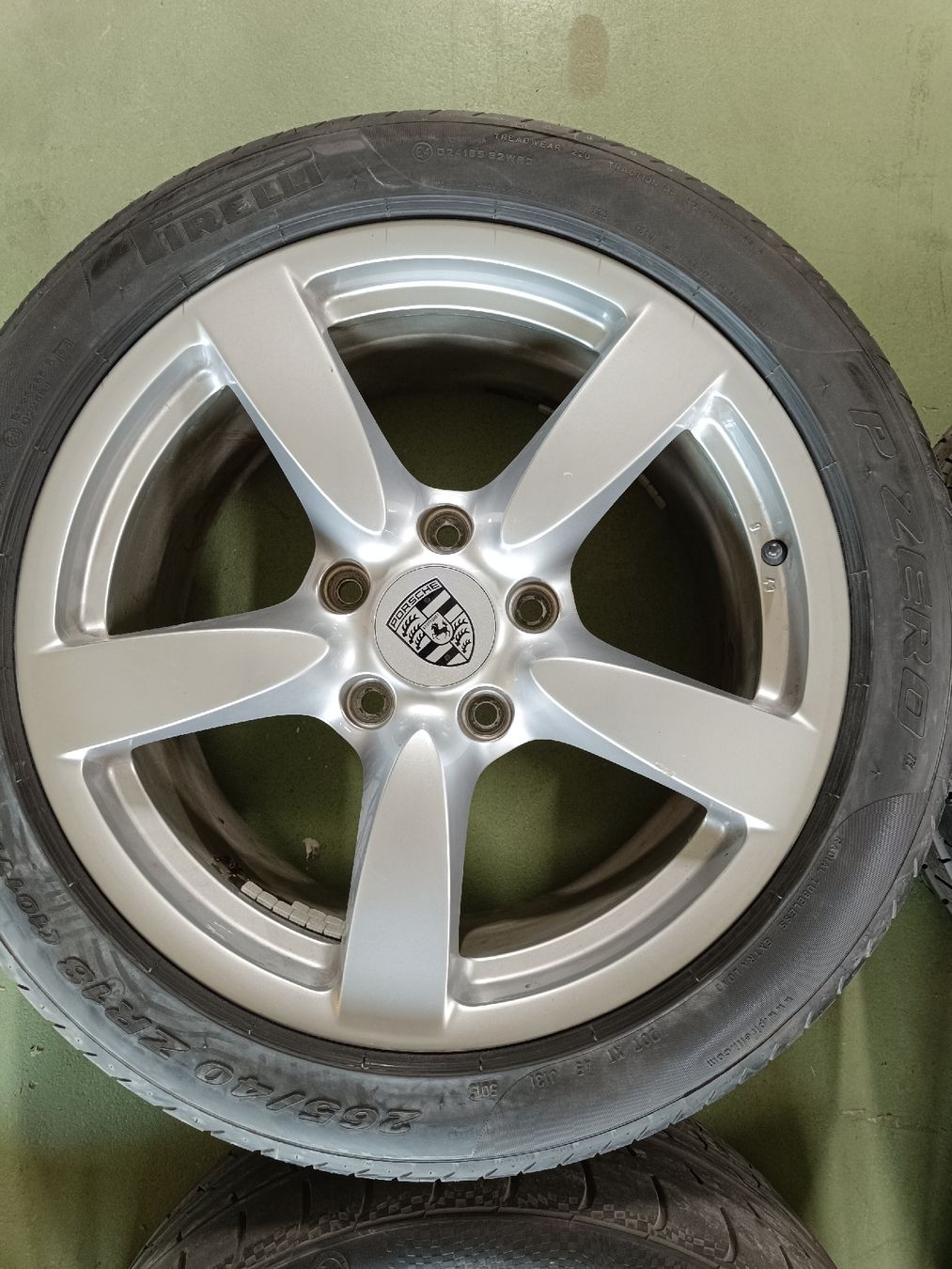 Porsche Pneumatici & Ruote complete: Porsche Cayman Originalfelgen Räder – Usato da Dübendorf venduto da Angelo97 1