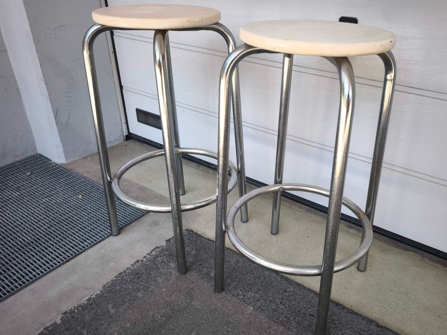 Sgabelli: 2 ultra stabile Barhocker (H: 75cm) – Usato da Winterthur venduto da Olaf4weiss 1