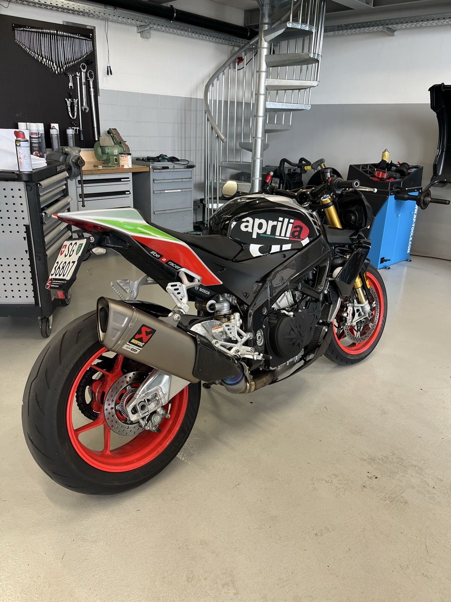 Aprilia Strasse: Aprilia Tuono v4 – Gebraucht aus Au Sg von san_8lvw 4