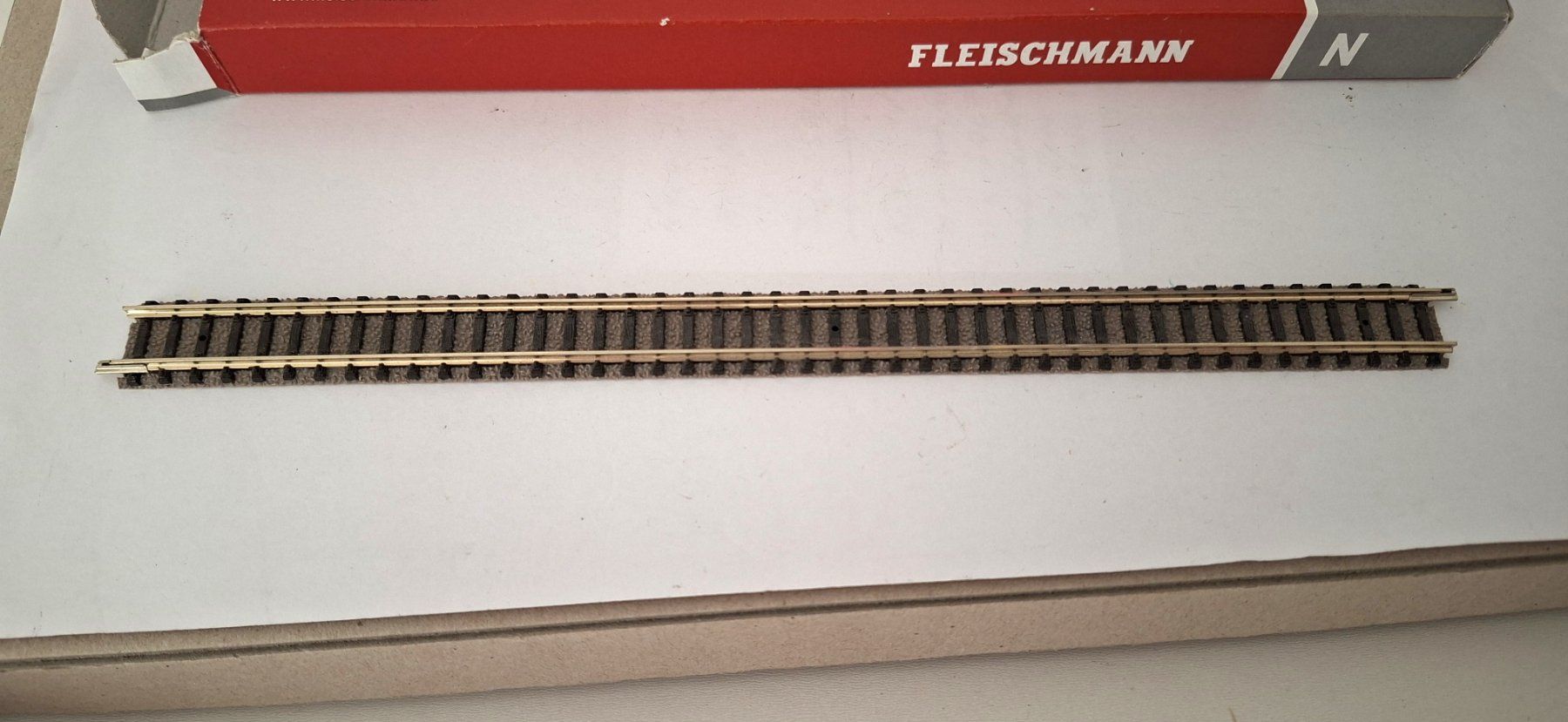Fleischmann Modellini di ferrovie: Fleischmann Gleis gerade Art. 9100 – Nuovo (secondo la descrizione) da Biberist venduto da Ntrains 2