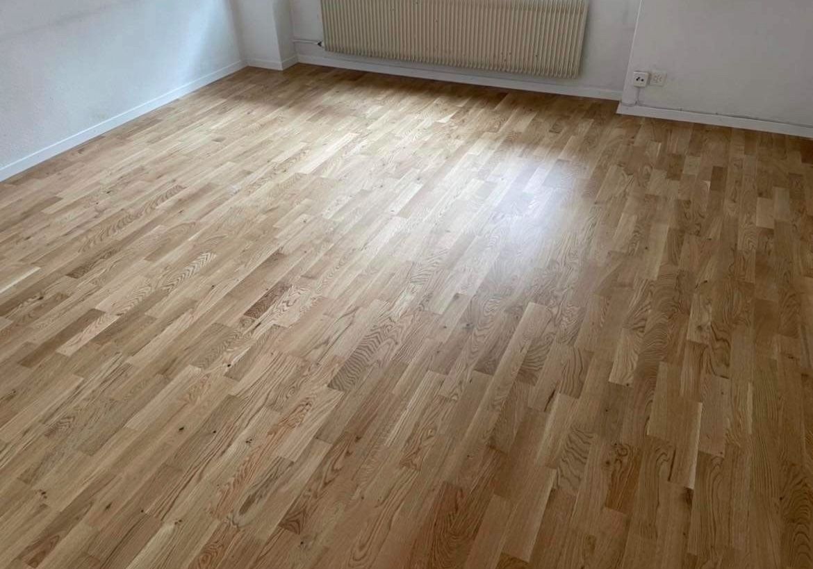 Articoli in legno: Parkett Eiche Lackiert – Usato da Würenlos venduto da Shop_Shop 4