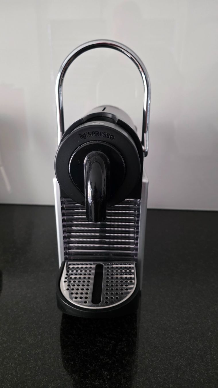 Machines à café & Machines à expresso: Kaffeemaschine Nespresso Pixie schwarz silber – D'occasion à Näfels par jayjay1968