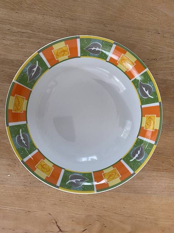 Set di piatti: Grosser Tellerservice mit Blättermotiv  – Nuovo e nell'imballaggio originale da Hinwil venduto da Th0mz 2