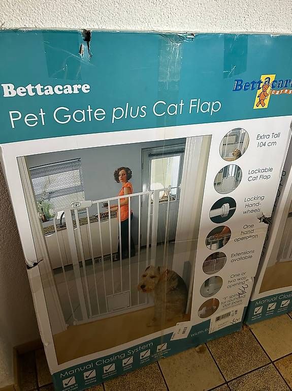 Sonstiges: Absperrgitter mit integrierter Hunde oder Katzenklappe – Gebraucht aus Aarau von Lamagie