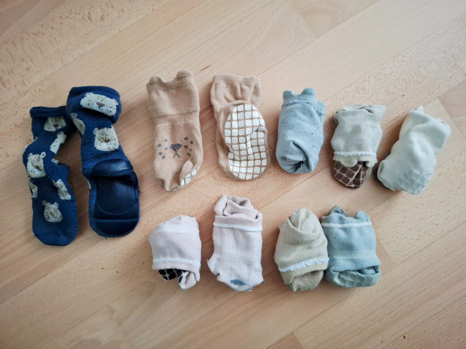 Calze per bambini: Antirutsch Babysocken-Set, 9 Paar, 12 Monate – Usato da Aarau venduto da Danig1