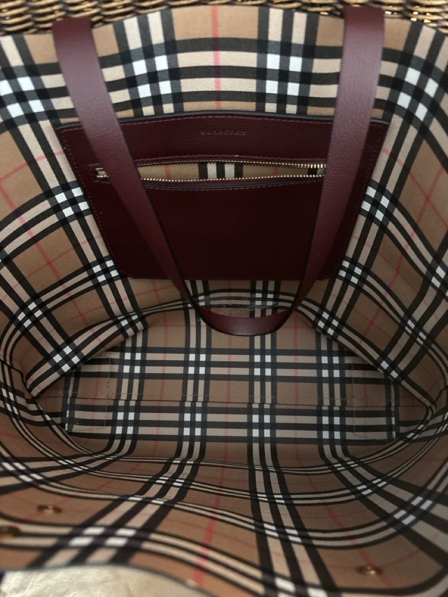 Burberry Borse: Burberry large crest leather Bag burgundy – Usato da Pratteln venduto da sab_whk9 2