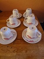 6 Tassen mit Untertassen Blumenmuster weiss 