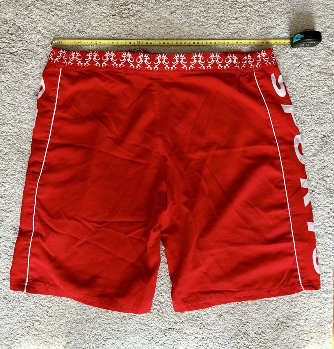 Hosen: Short de bain rouge avec dragon, taille 48 – Gebraucht aus Genève von NipponiaNippon 1