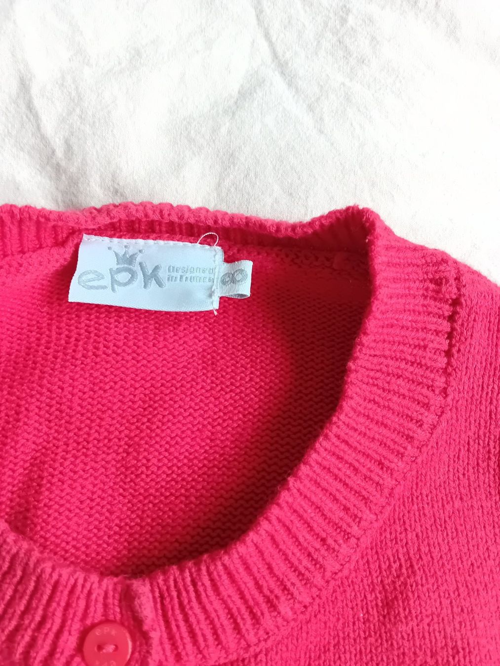 Maglioni & Felpe: Rote Strickjacke, 128 – Usato da Romanshorn venduto da milenva 1