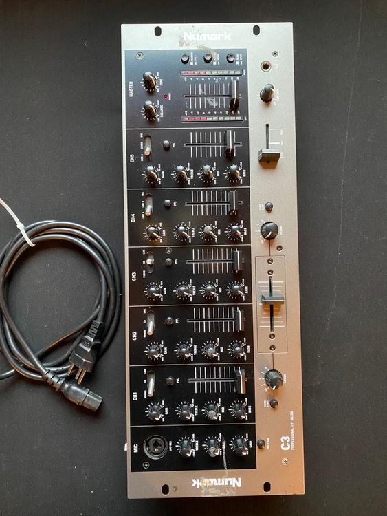 Numark C3 Professional 19