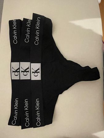 Calvin Klein String Tanga Schwarz, Gr. S, Neu