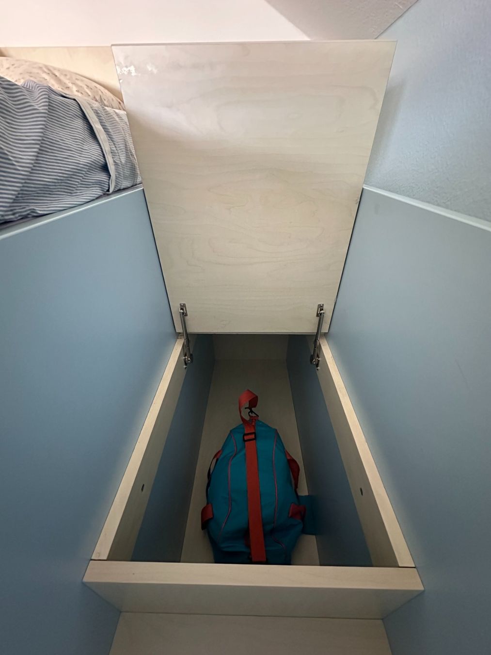 Letti: Lit superposé ERBA avec table de nuit, escalier et rangement – Usato da Thônex venduto da sui_001 1
