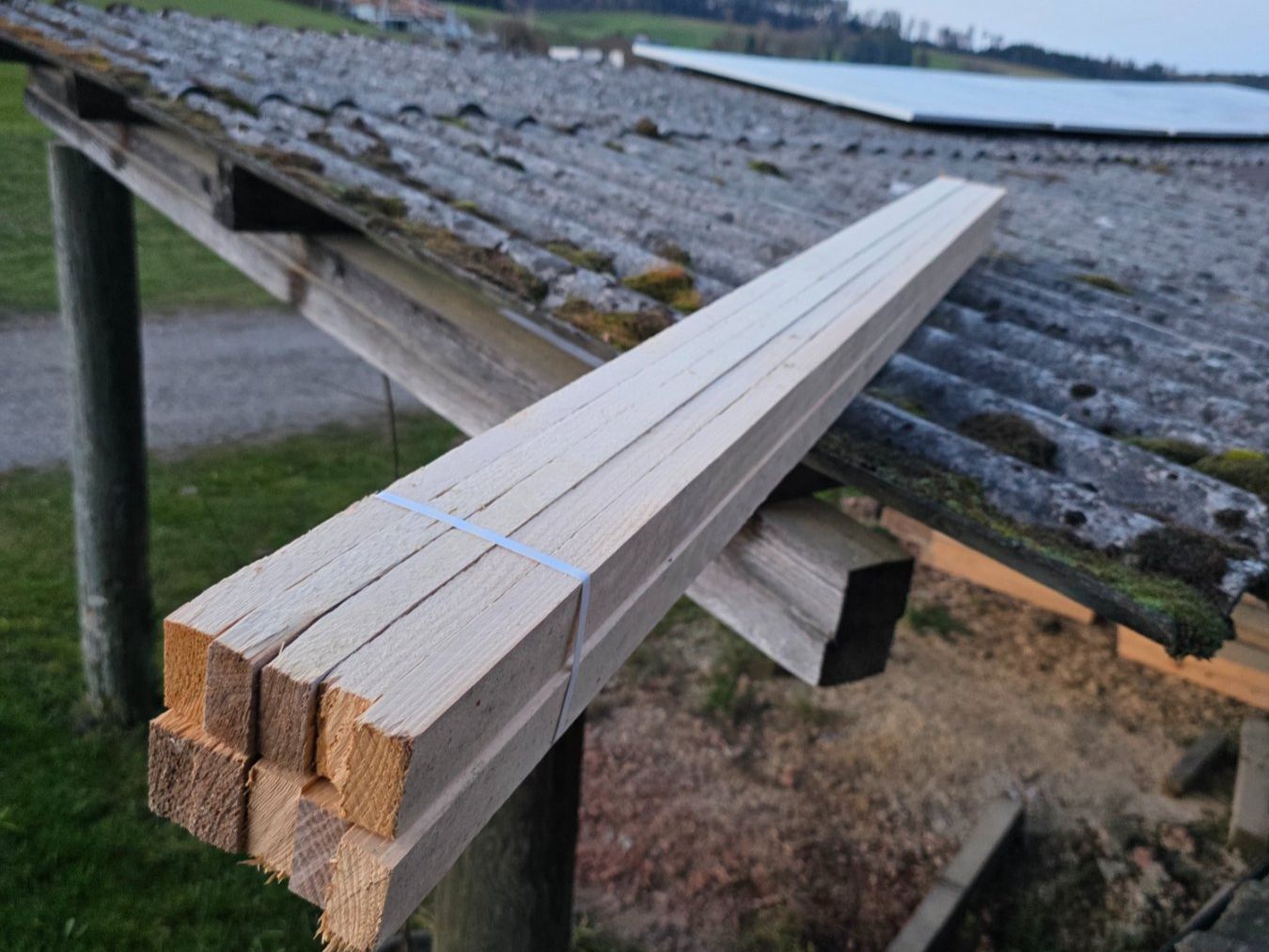 Articles en bois: Dachlatte / Holz Latte / 30/50/2000 – Neuf (Voir description) à Richenthal par G...Tec