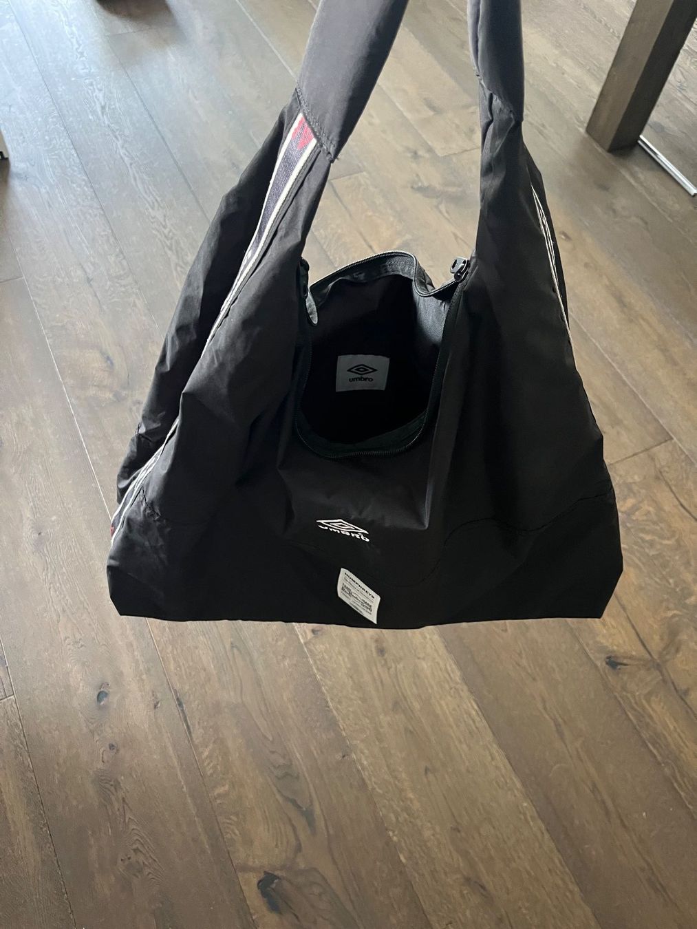 Taschen: Umbro Nylon Schultertasche schwarz - Unisex – Neu (gemäss Beschreibung) aus Birrwil von Bruce1968 3