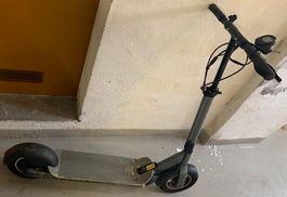 2 Stück E-Scooter (Egret Ten) defekt für Bastler!
