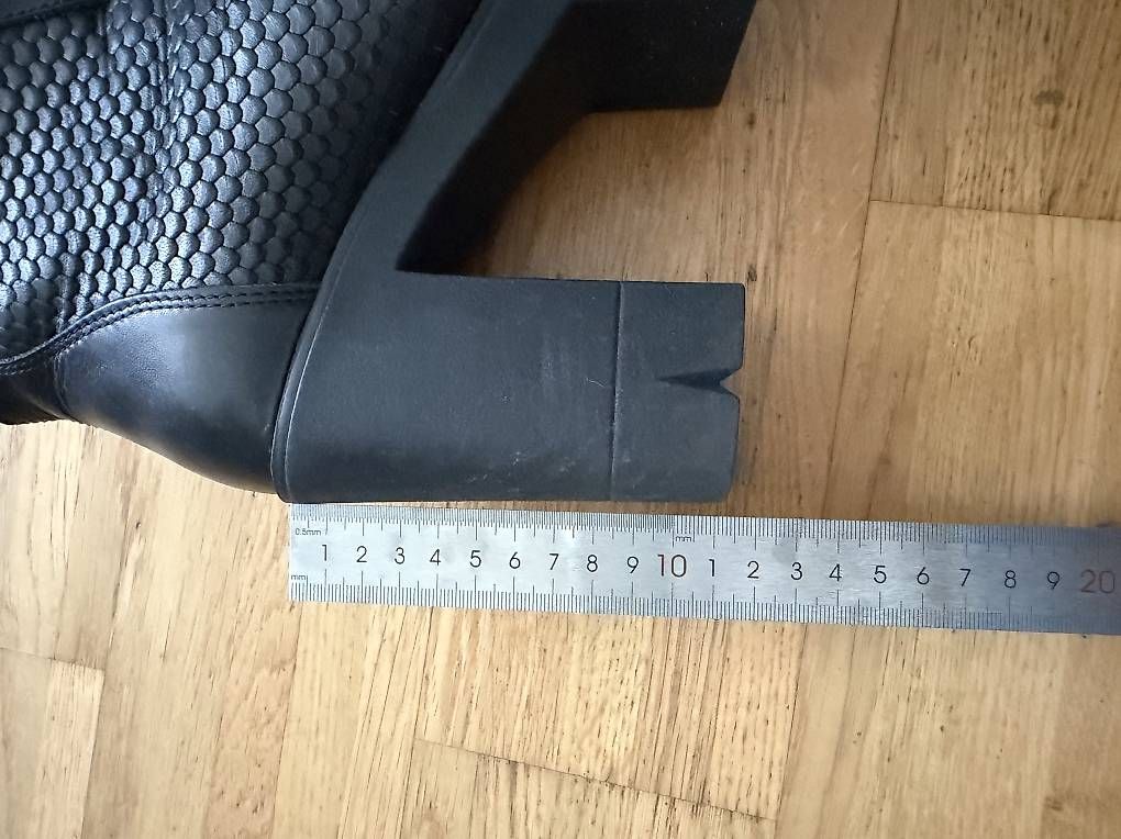 Damenschuhe: Stiefel mit Absatz – Gebraucht aus Biberist von Mar.sil 2
