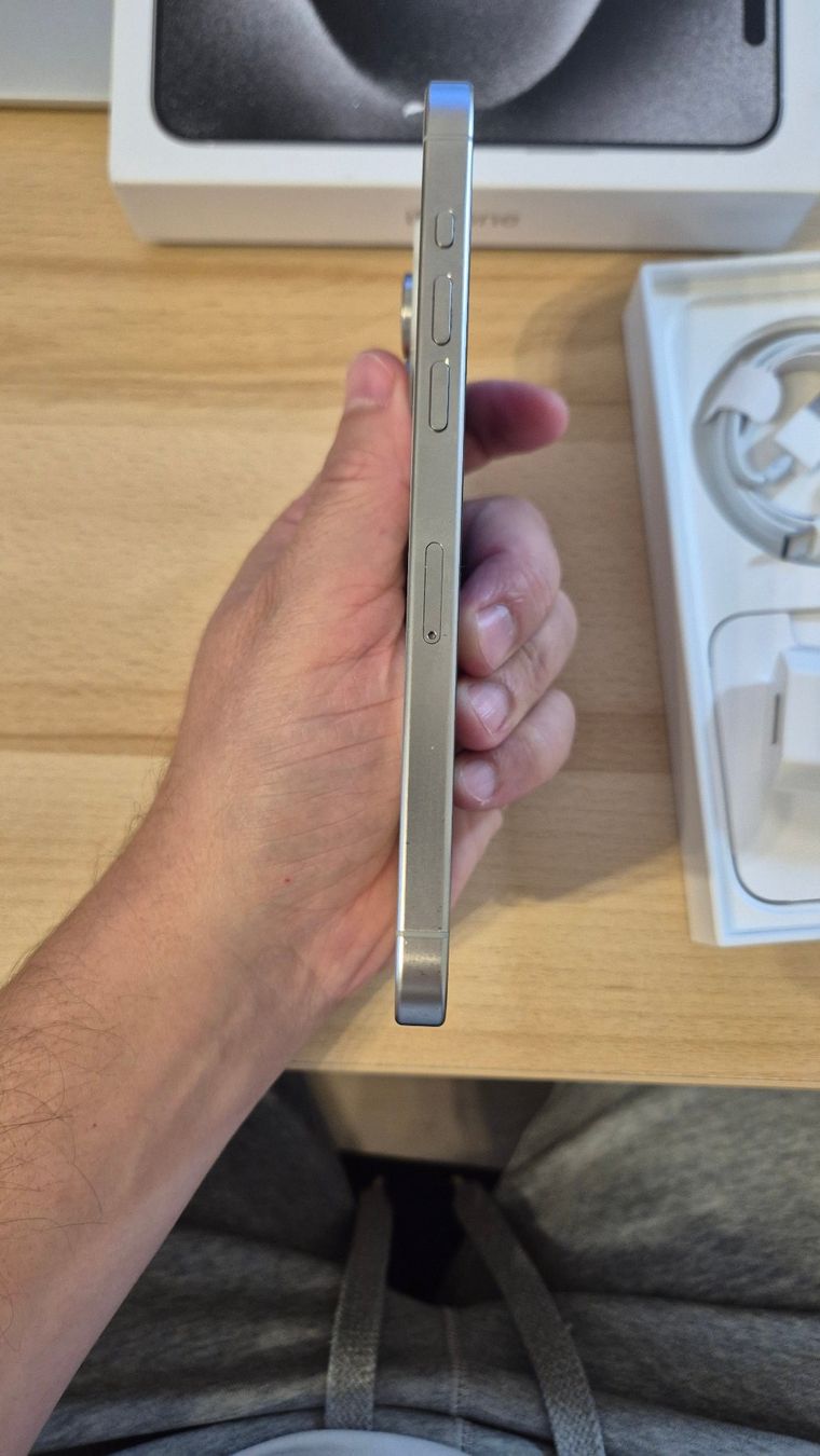 Apple Telefoni cellulari / Smartphones: iPhone 15 Pro Max 256GB White 3042 – Usato da Münchenbuchsee venduto da MV_Solutions 5