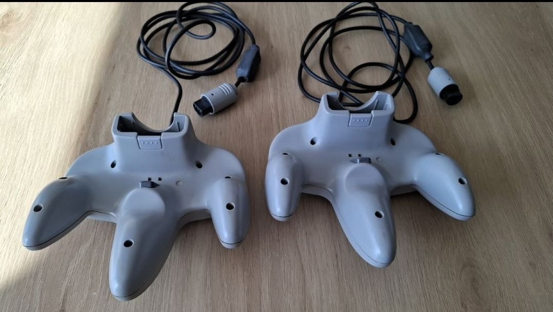 Nintendo Giochi: N64 controller 2x nintendo 64 manettes – Usato da Ursy venduto da RetroBebar777 1
