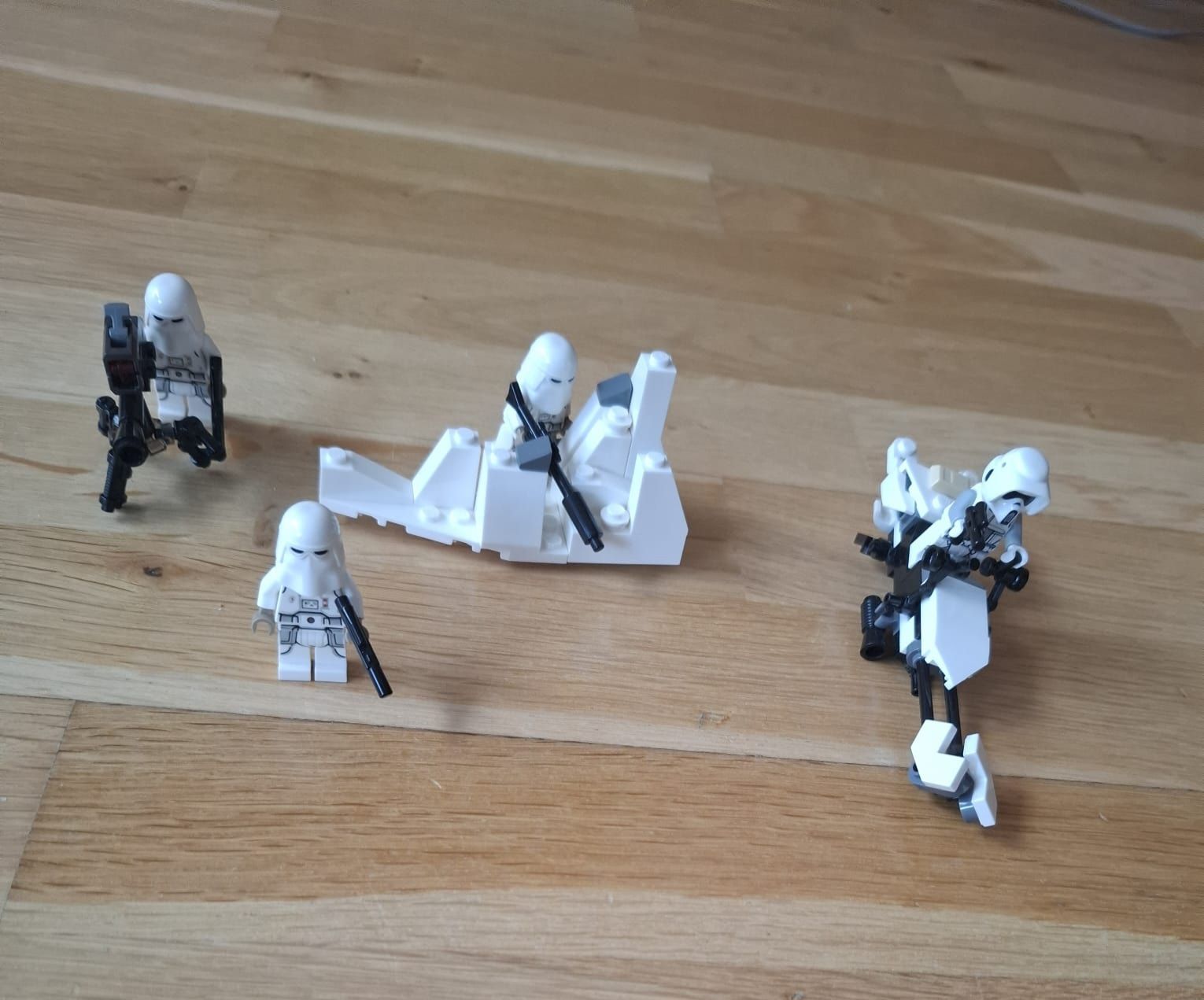 Lego Kit di costruzioni: Lego Star Wars 75160 et 75320 – Usato da Plan-les-Ouates venduto da lartisan-aviateur 1