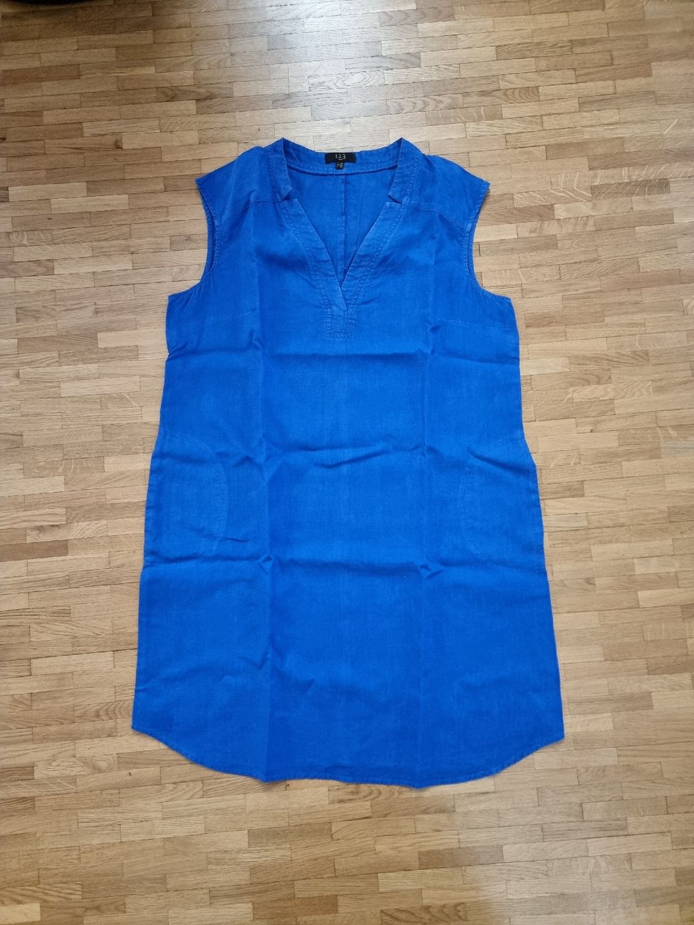Maison 123 Kleider: Robe lin sans manches Bleue Maison 123  – Gebraucht aus Veyrier von Leilazizou