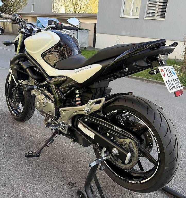 Strada: Suzuki SFV 650 A Gladius – Usato da Dietikon venduto da W.Doctor