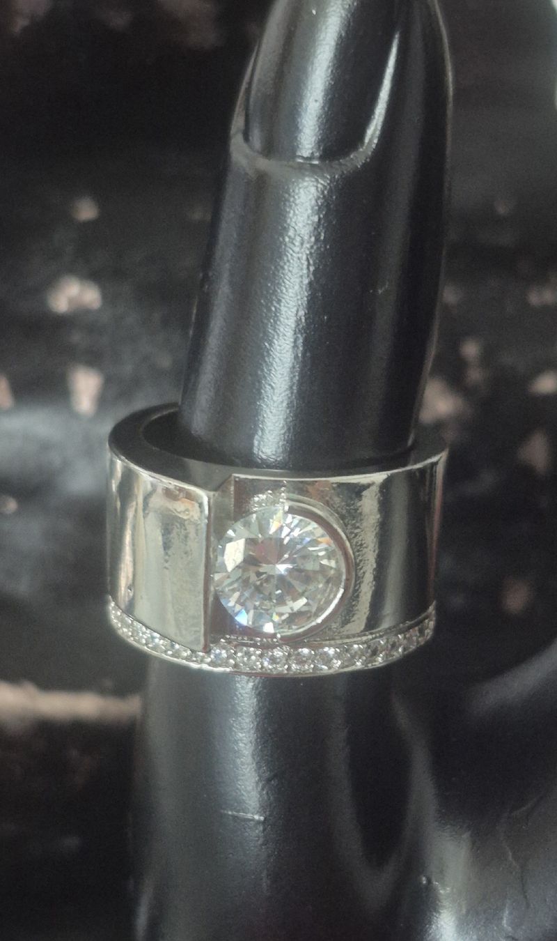 Ringe: Anello con pietre bianche, argento – Neu (gemäss Beschreibung) aus Giubiasco von Stefaniav