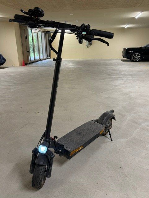Scooter: E-Scooter Vmax R25 schwarz Gebraucht – Usato da Wil SG venduto da PUMA039 1
