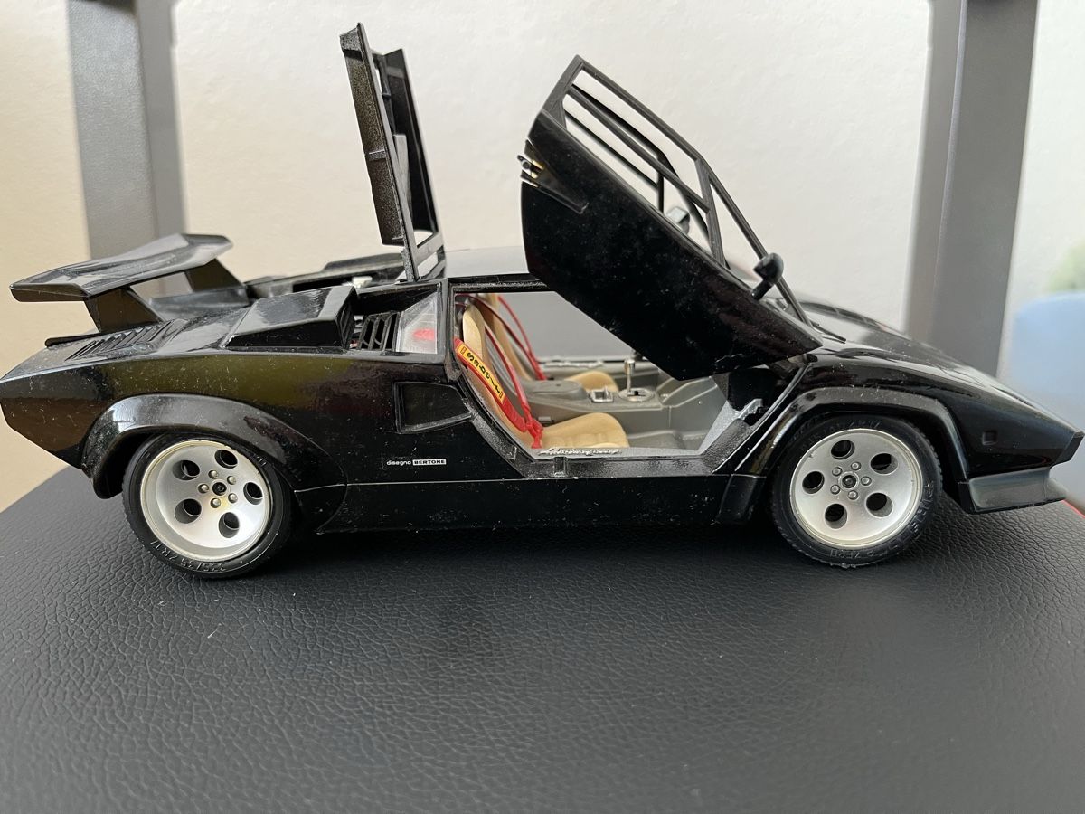 Bburago Modellautos: Lamborghini Countach 1:10 – Gebraucht aus Kehrsatz von Fuedu0 2