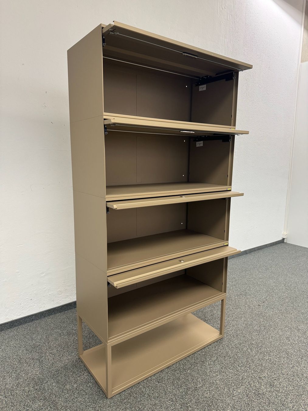 Lista Schränke: Lista Office Locker mit 4 Fächern ohne Schlüssel – Gebraucht aus Schönenwerd von mcofficeshop 5