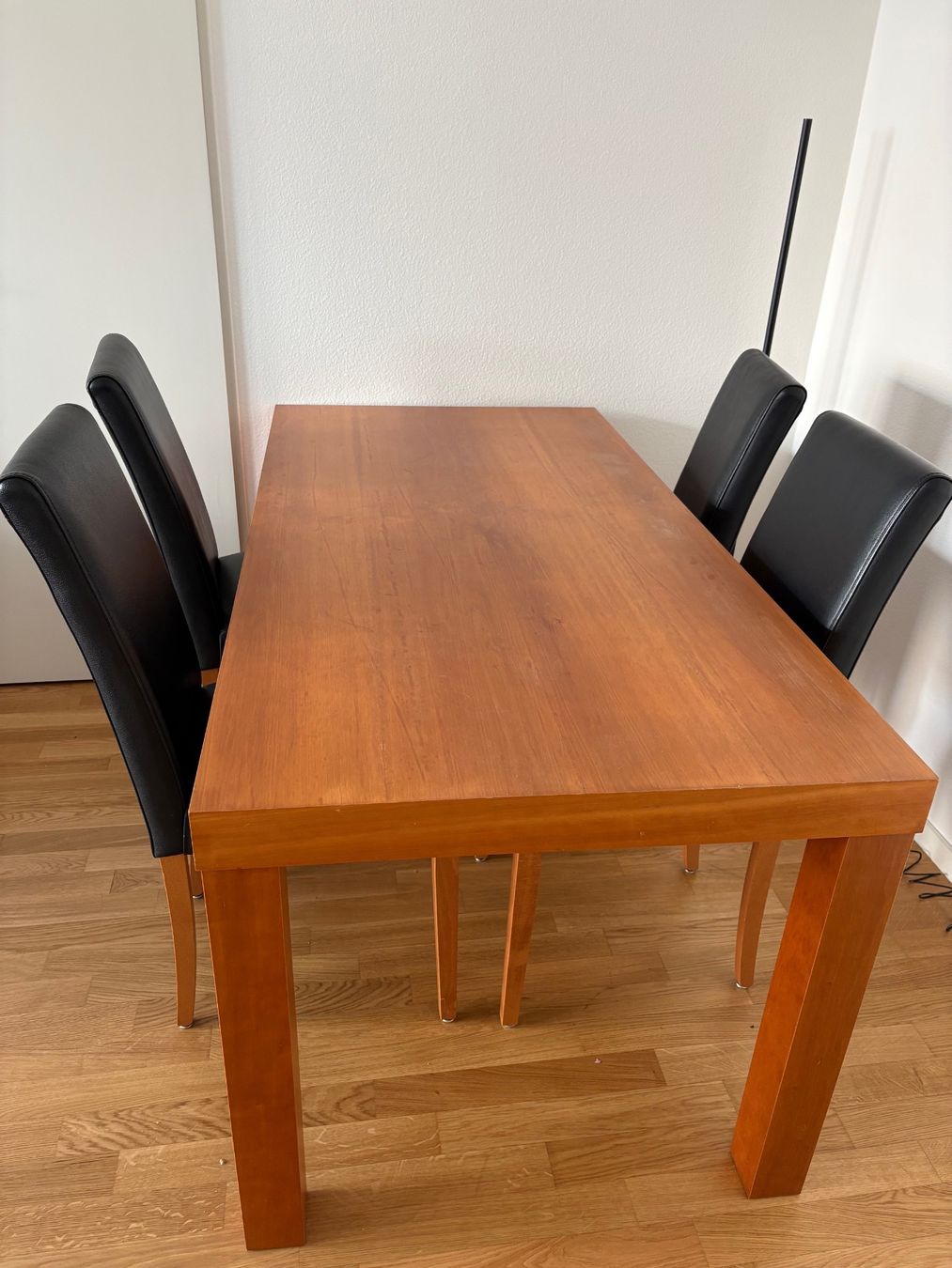 Set de table et chaises: Esstisch und 4 stuhle – D'occasion à Basel par noe_m5vd 1