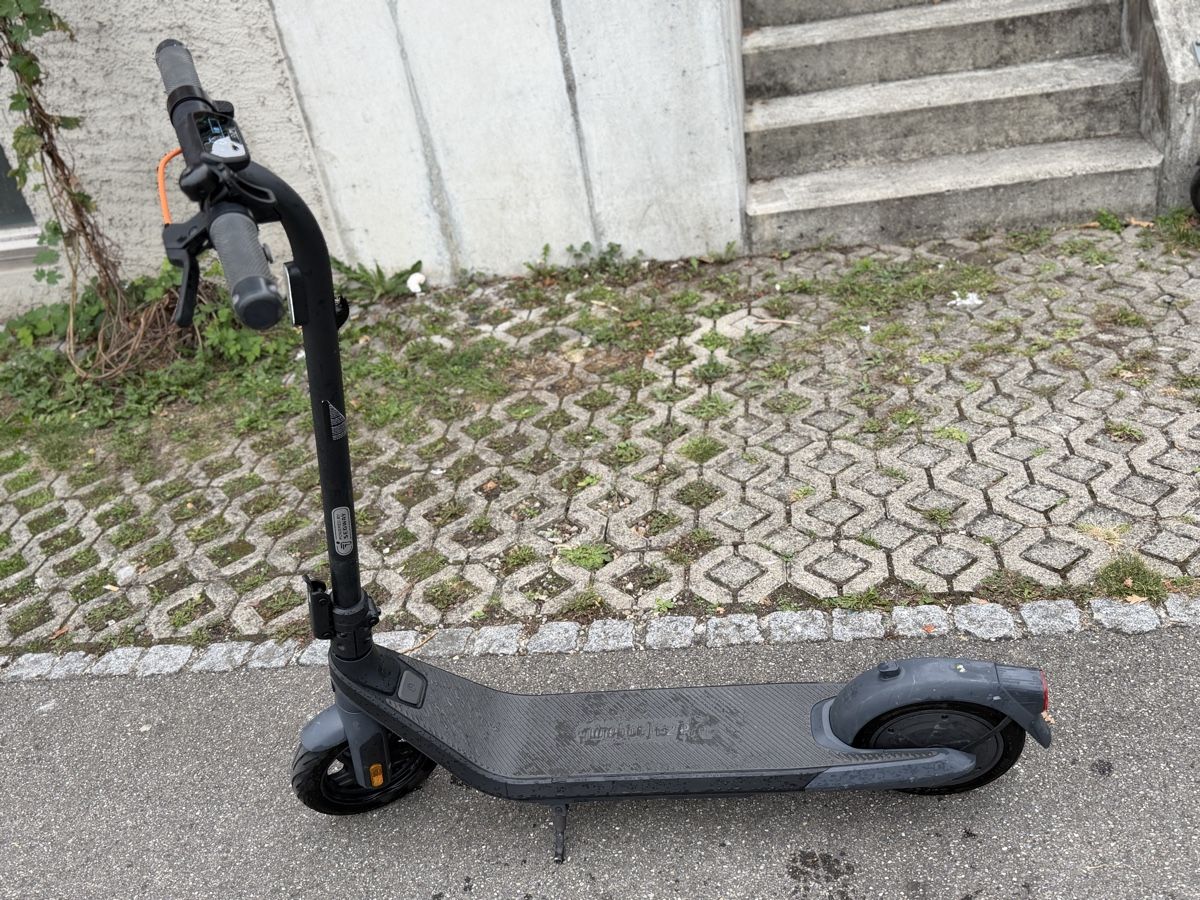 Elektromobile: E-Scooter Ninebot E2 pro – Gebraucht aus Aarau von bikestones