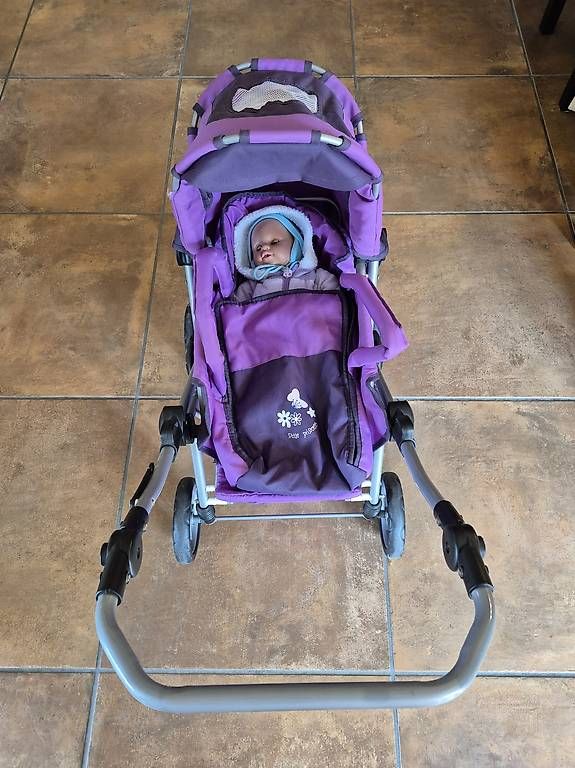 Puppenwagen: Kinderwagen mit Puppe – Gebraucht aus Hirschthal von tinek