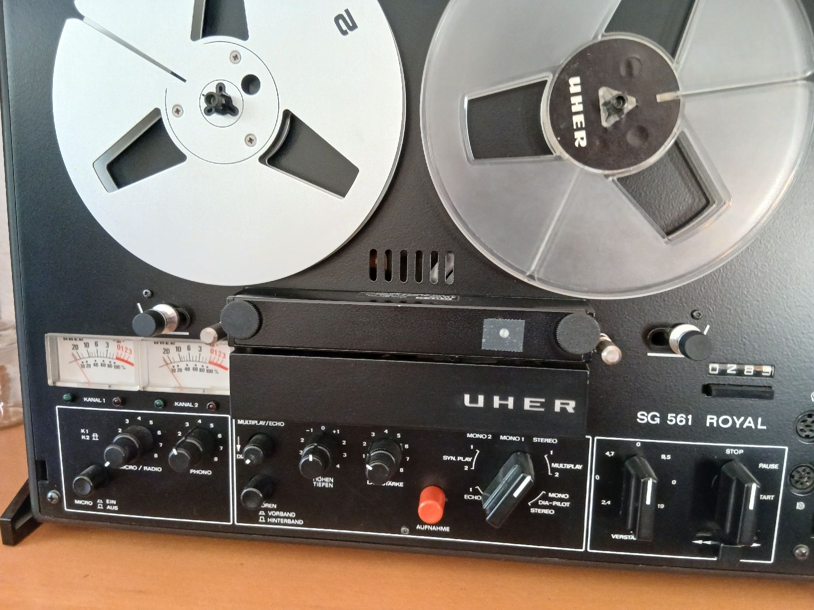 Uher Bandmaschinen: magnetophone Uher – Defekt aus Biel/Bienne von Monhub 2