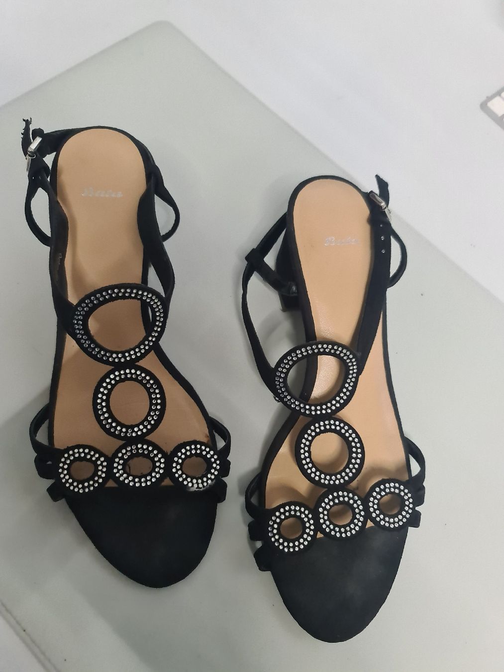 Scarpe da donna: Bata Sandalen schwarz mit Strass Grösse 39 gebraucht – Usato da Oensingen venduto da topangebot10 5