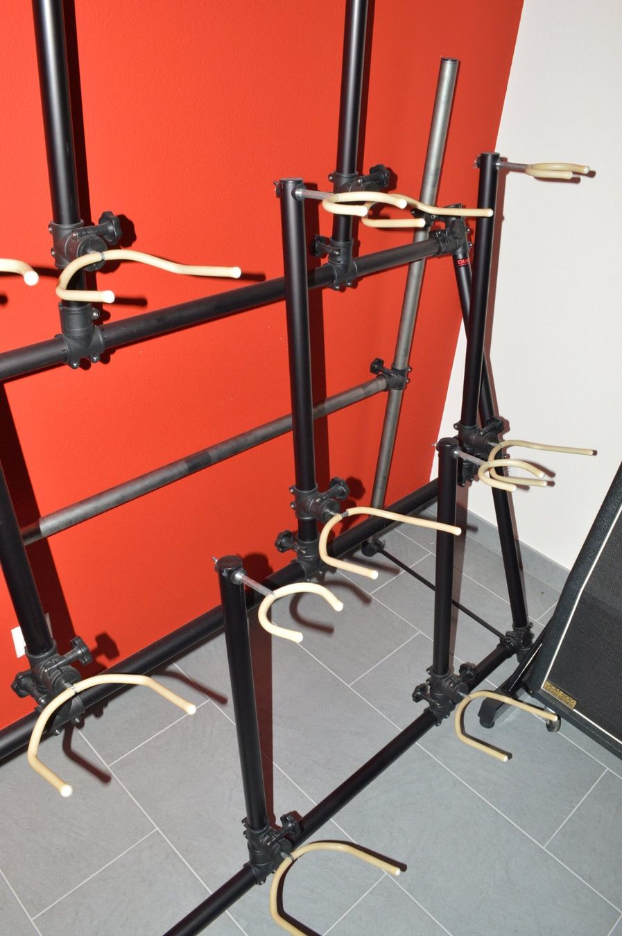 Supporti per strumenti musicali & leggii: Stand expo per 9 chitarre – Nuovo (secondo la descrizione) da Porza venduto da alba55 1