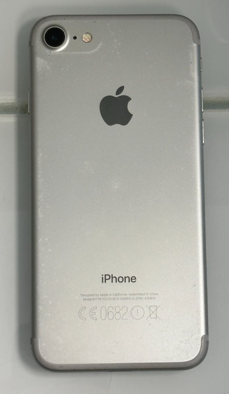 Apple Telefoni cellulari / Smartphones: Apple iPhone 7, 32GB, Silber, defekt – Difettoso da Basel venduto da protekto 1